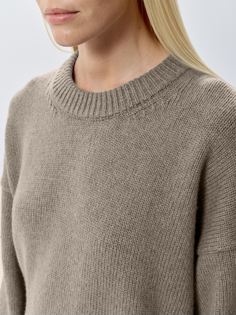 Женский свитер